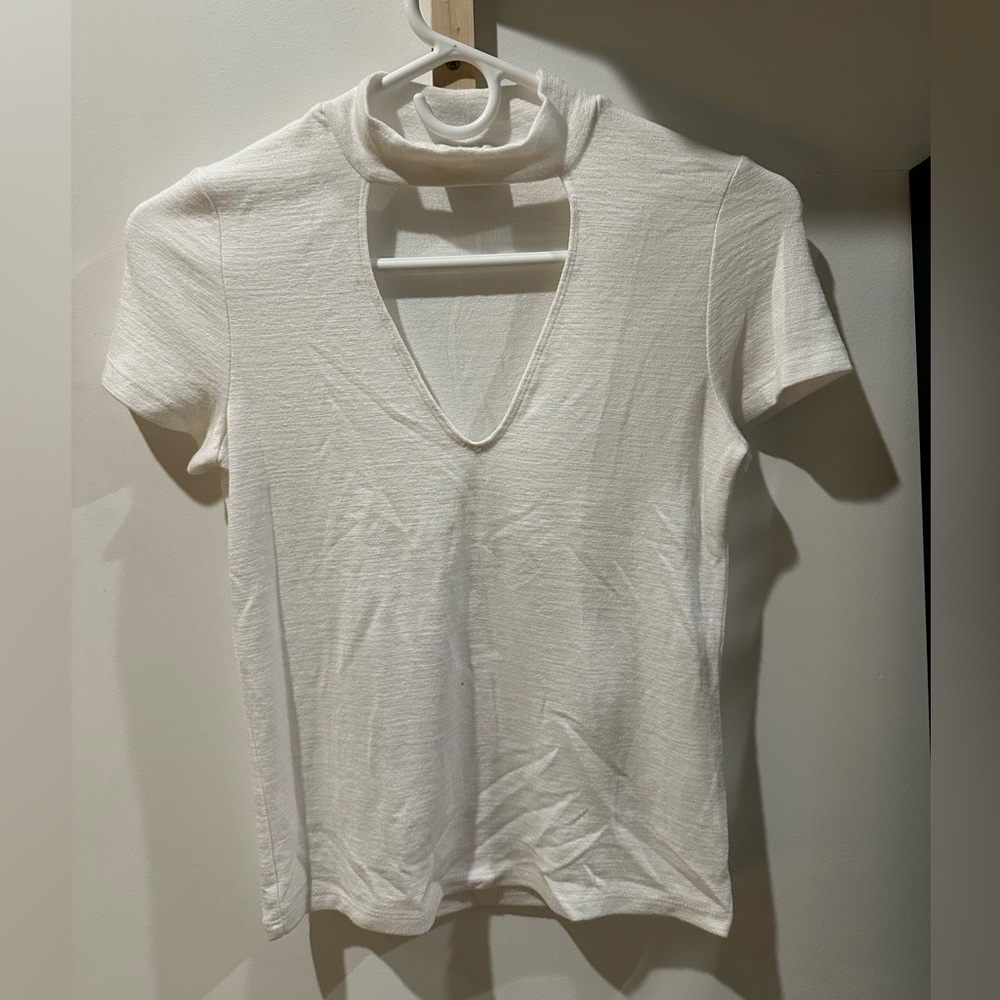 Aritzia Wilfred free v neck with collar tshirt